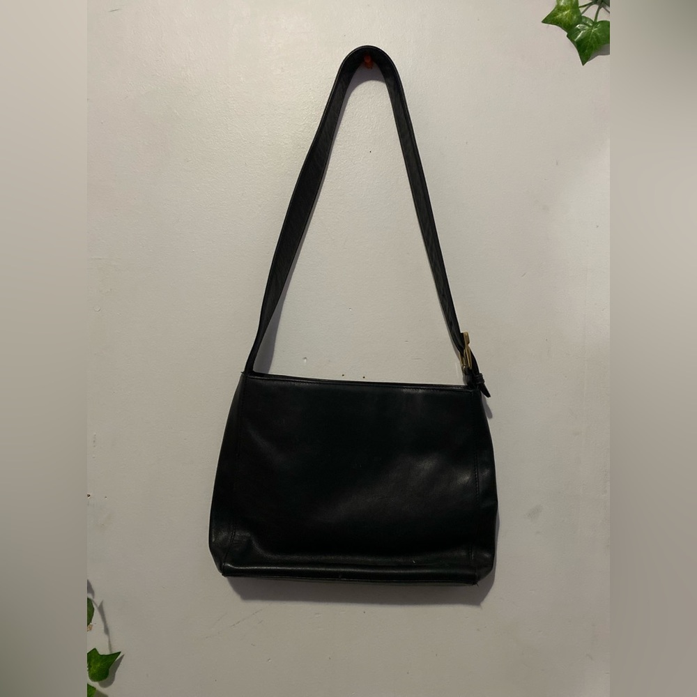 black shoulder bag